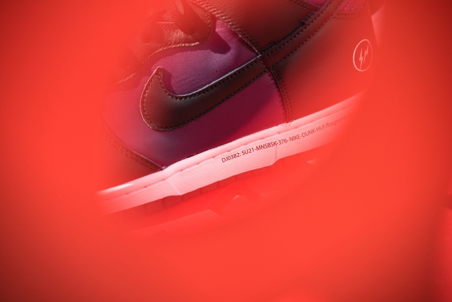 Das Swoosh blitzt hervor