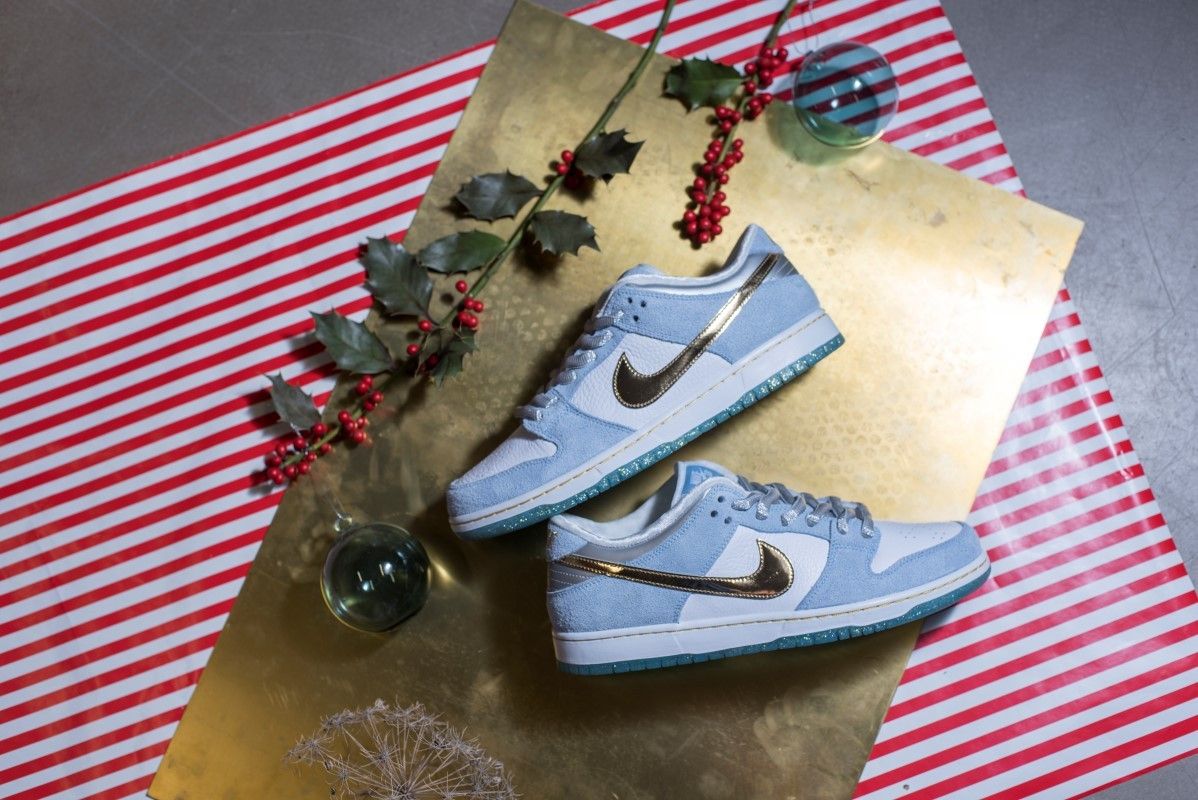 Nike Dunk with X-Mas with accessoires