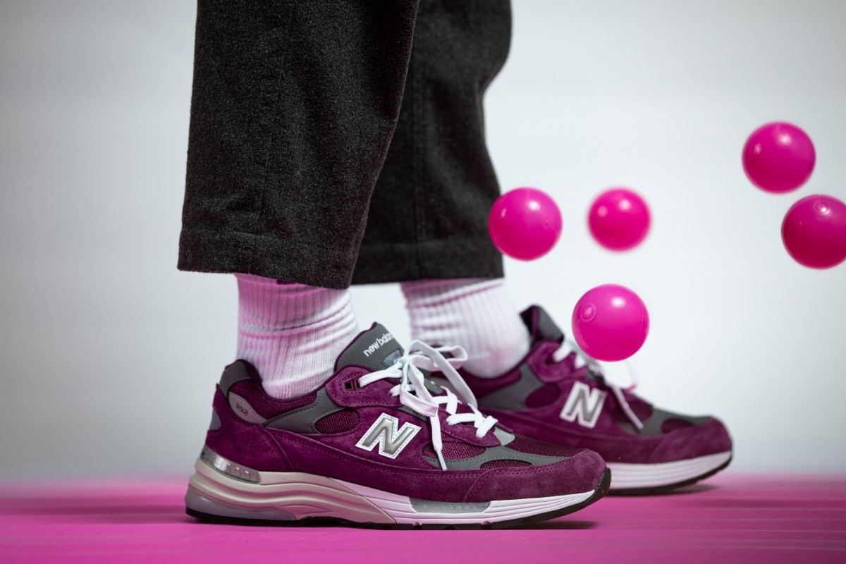 New Balance 992 und pinke Kugeln